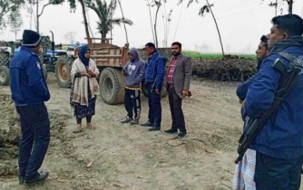 বগুড়ার নন্দীগ্রামে মাটি কেটে বিক্রির অপরাধে মামলা-জরিমানা