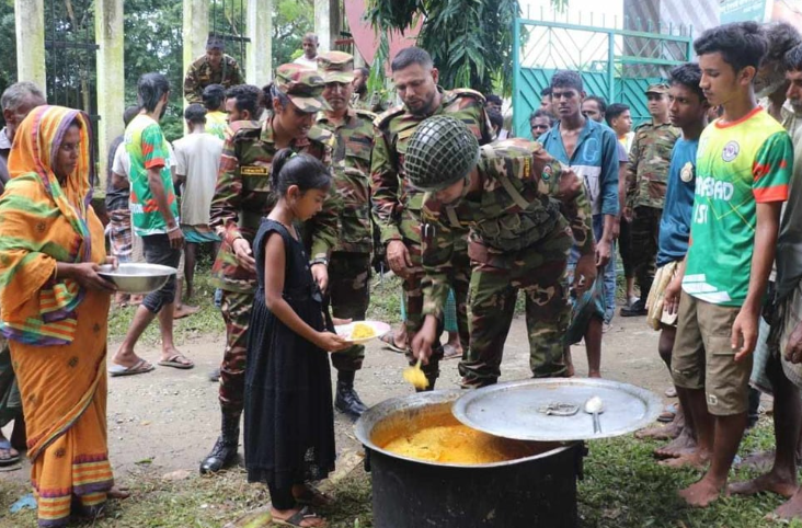 বন্যার্তদের উদ্ধার, চিকিৎসা সেবা ও ত্রাণ বিতরণ কার্যক্রমে সশস্ত্র বাহিনী